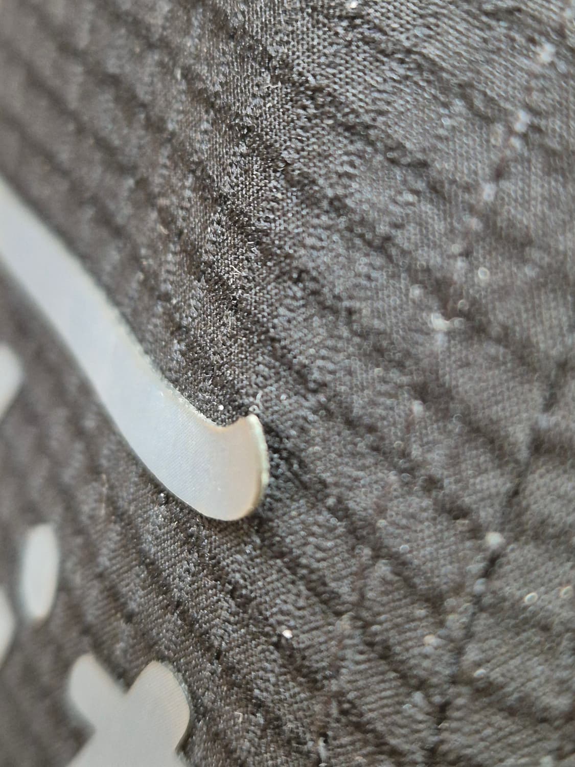 타이틀리스트 블랙 골프 모자입니다. 겉감, 안감 모두 동일한 재질입니다. 상품이미지2