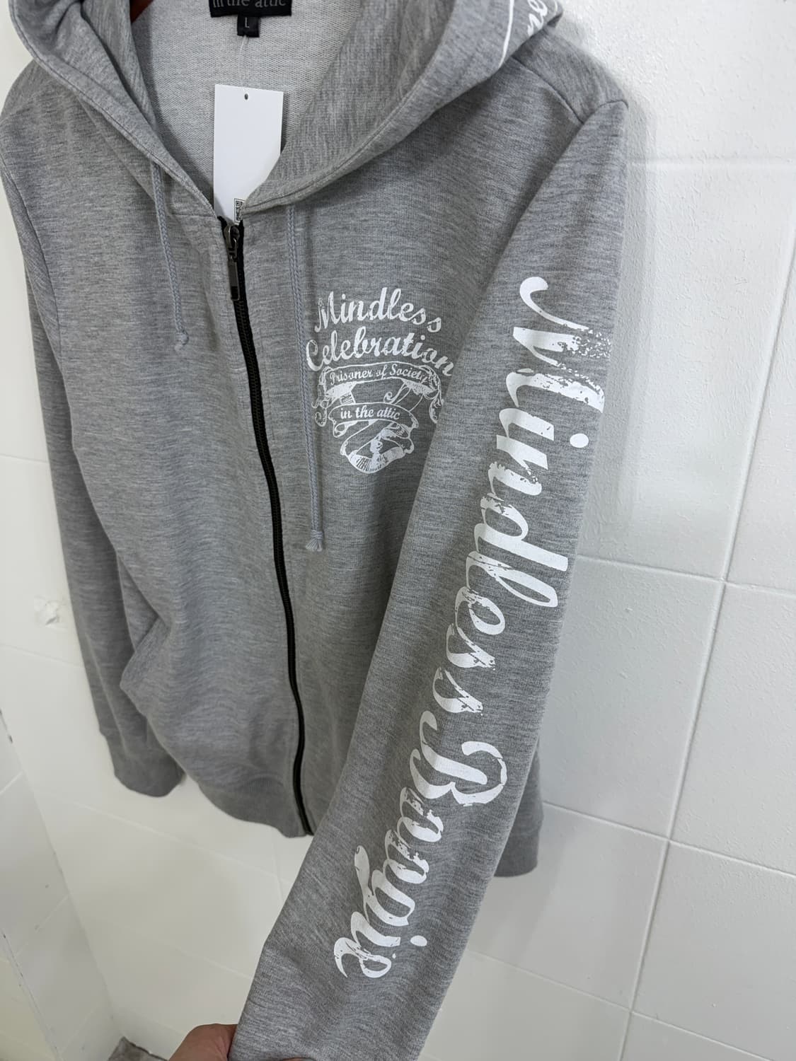 인더애틱 그레이 펑크 프린팅 후드집업 상품이미지5