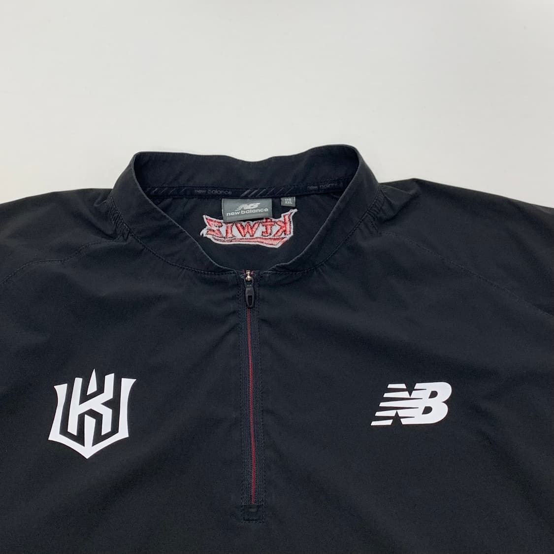 뉴발란스 KT위즈 선수지급용 반팔 하프집업 바람막이 (110) 상품이미지2