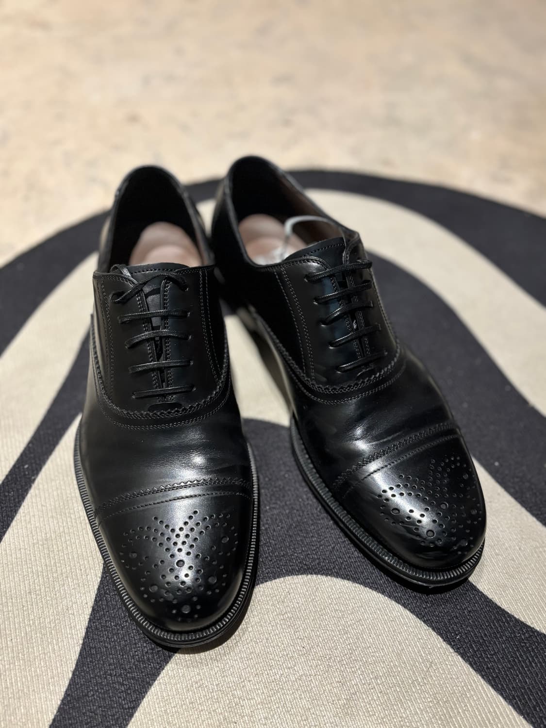 페라가모 남성 가죽 구두 블랙 7반 EEE사이즈 상품이미지1