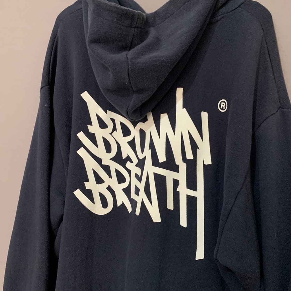 L 브라운브레스 빅 로고 프린팅 오버핏 후드티 상품이미지3