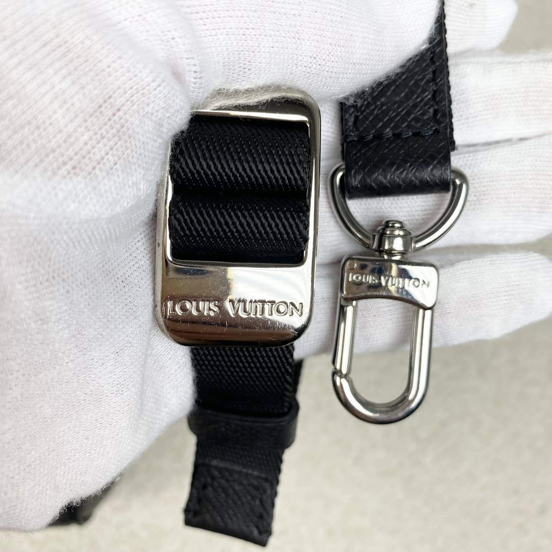 루이비통 크로스백 아웃도어 슬링백 상품이미지9