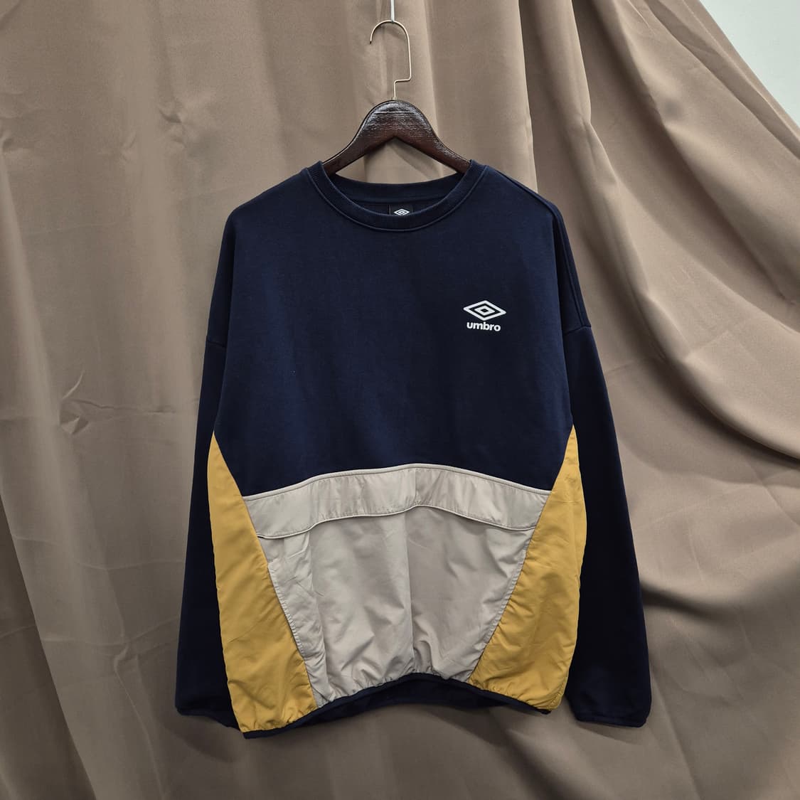 엄브로 빅로고 맨투맨 105 상품이미지1