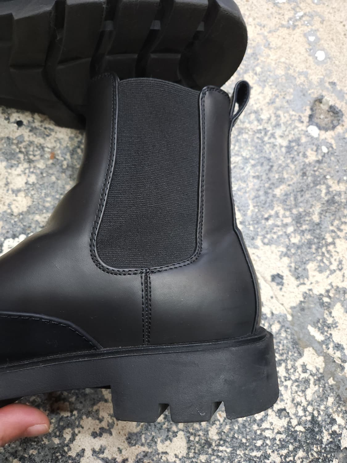 자라 청키 가죽 첼시부츠 275mm

 상품이미지3