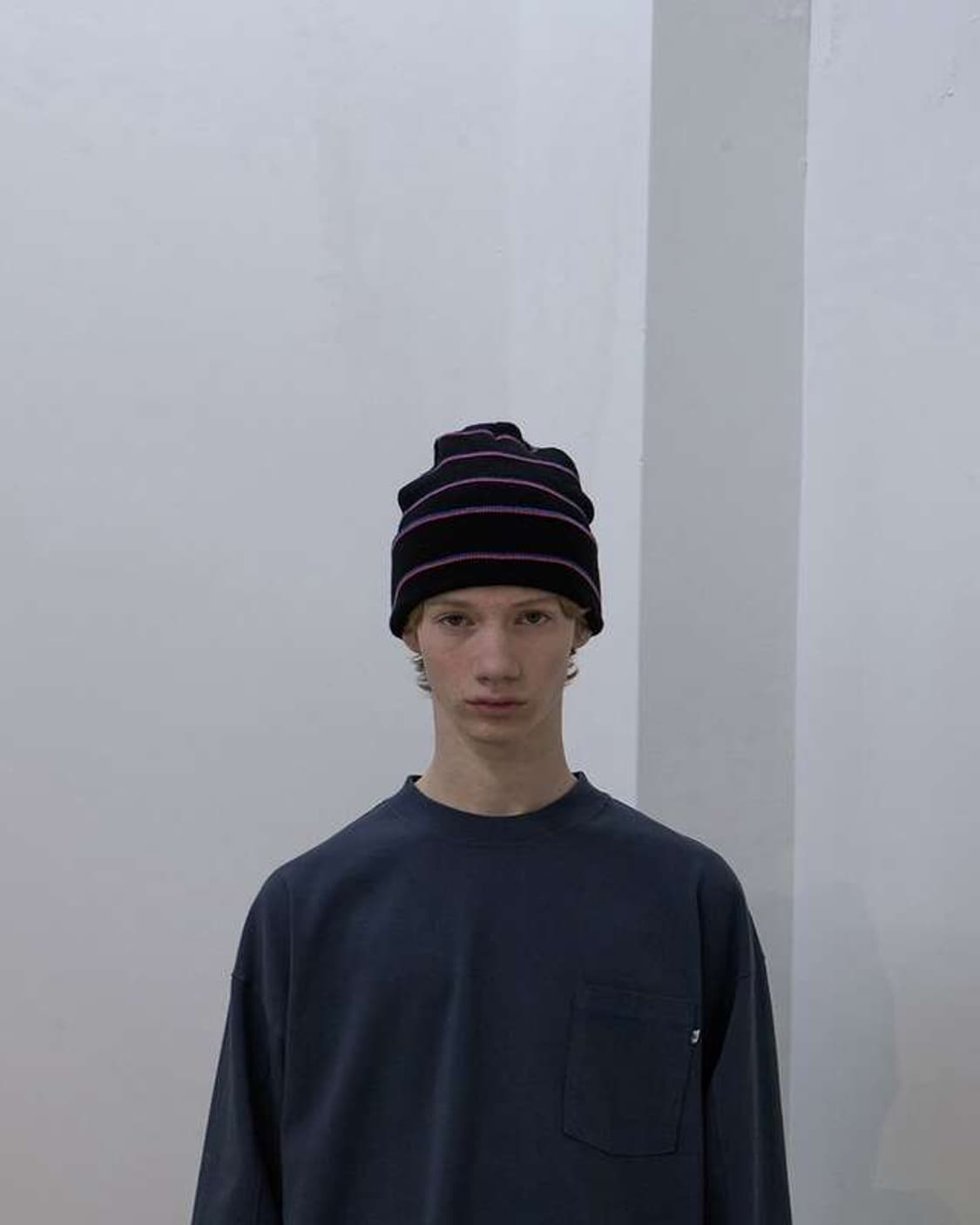 원더랜드 스트라이프 블랙 니트 비니 팝니다. 상품이미지2