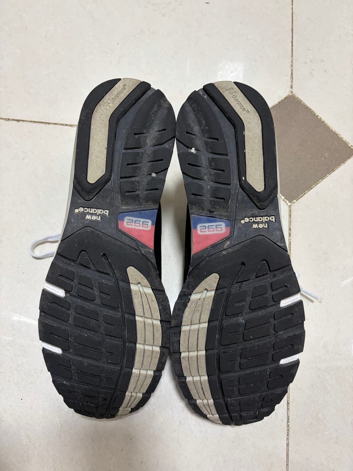 뉴발란스 992 285 코어블랙그레이 상품이미지4