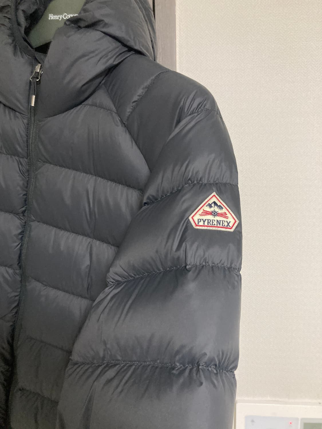 (1회착) 피레넥스 에어얼 후드 경량패딩 블랙(택 보유) 상품이미지1