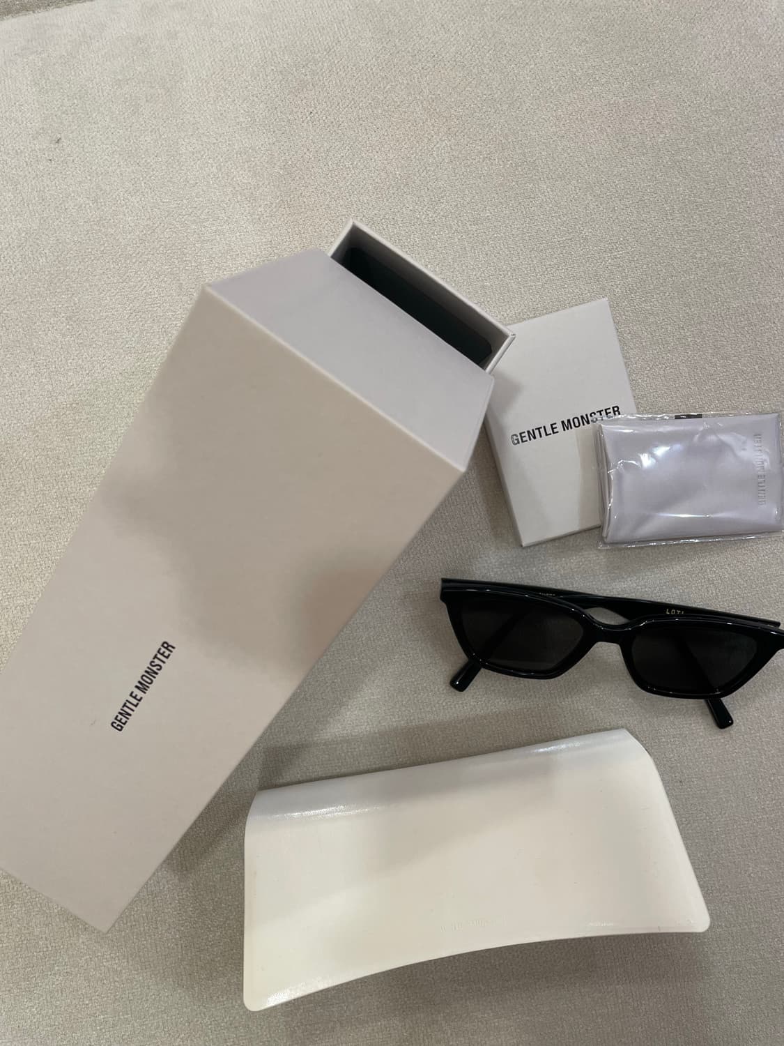 젠틀몬스터 LOTI 로티 01 블랙 선글라스 상품이미지1