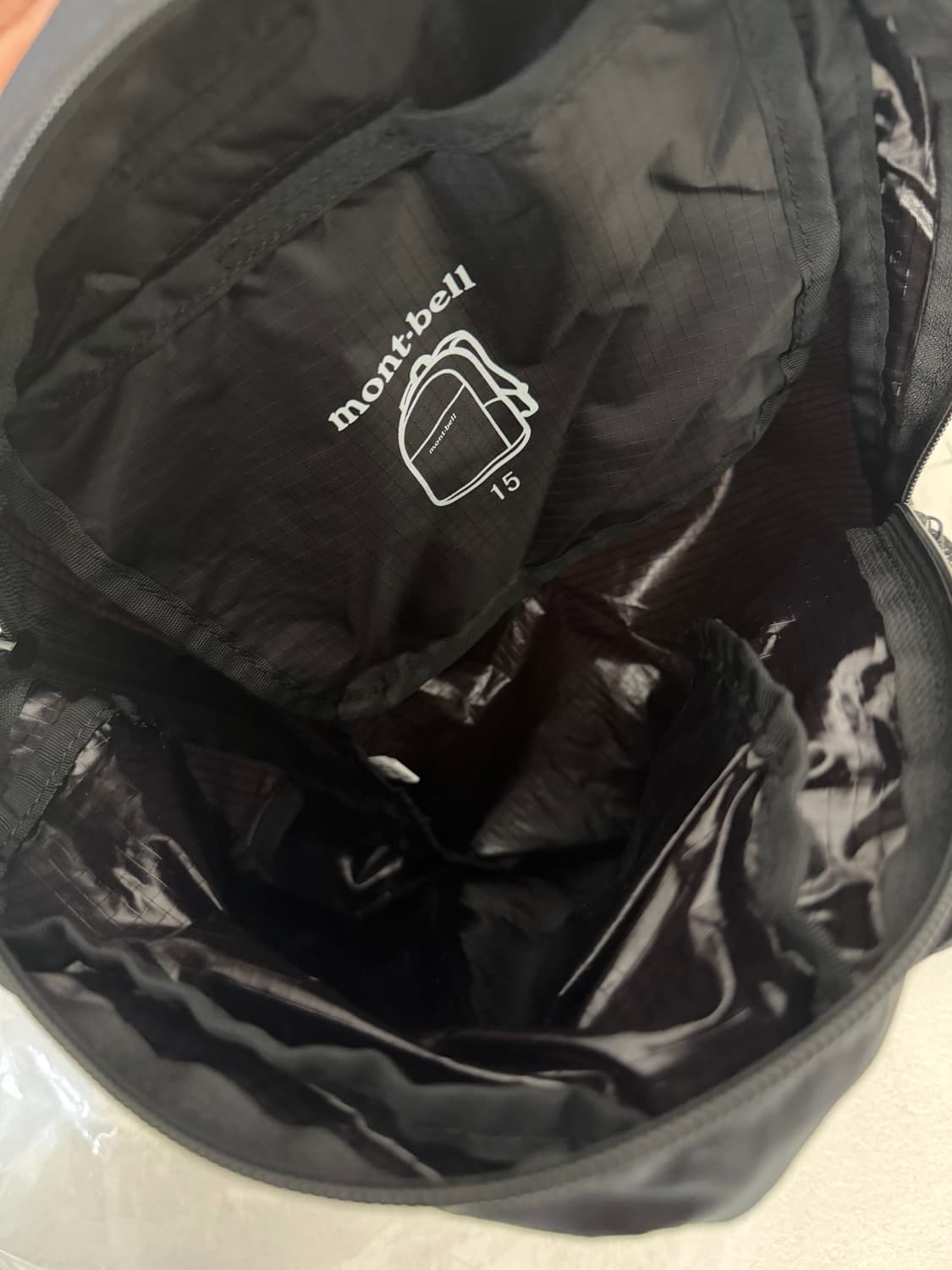 몽벨 포켓터블 라이트 백팩 15L 블랙 새상품 상품이미지2