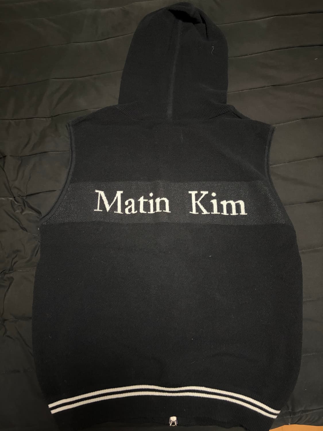 새상품급 마땡킴 후드 로고 니트 베스트 블랙 상품이미지1