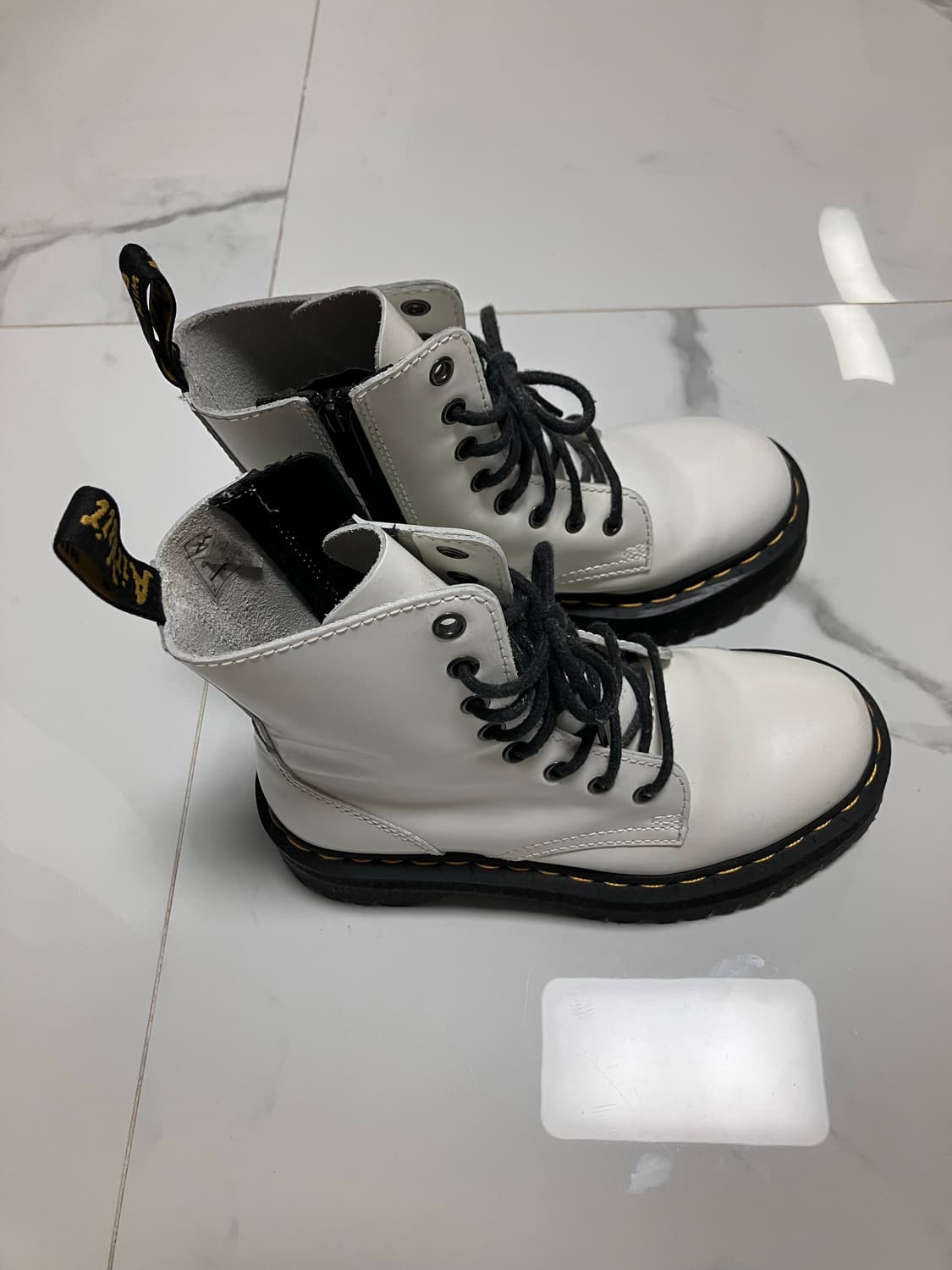 닥터마틴 제이든 화이트 uk4 딱 1번신은 새거 상품이미지1