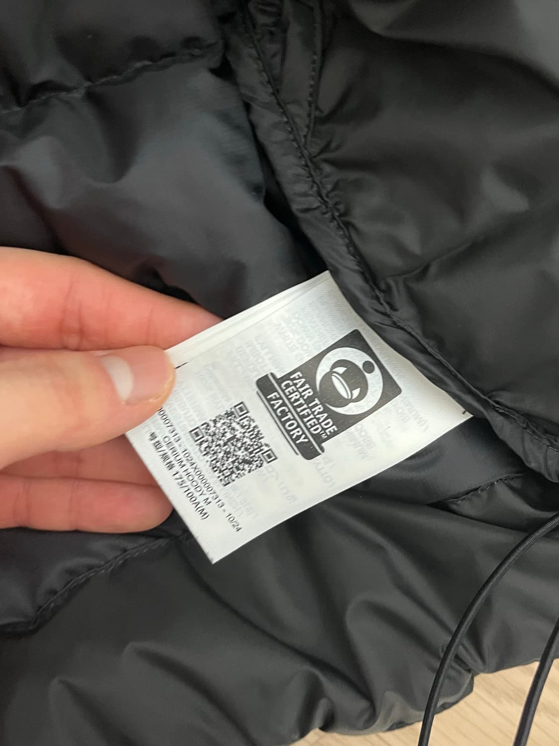 아크테릭스 세륨 블랙 m사이즈 판매합니다. 상품이미지4