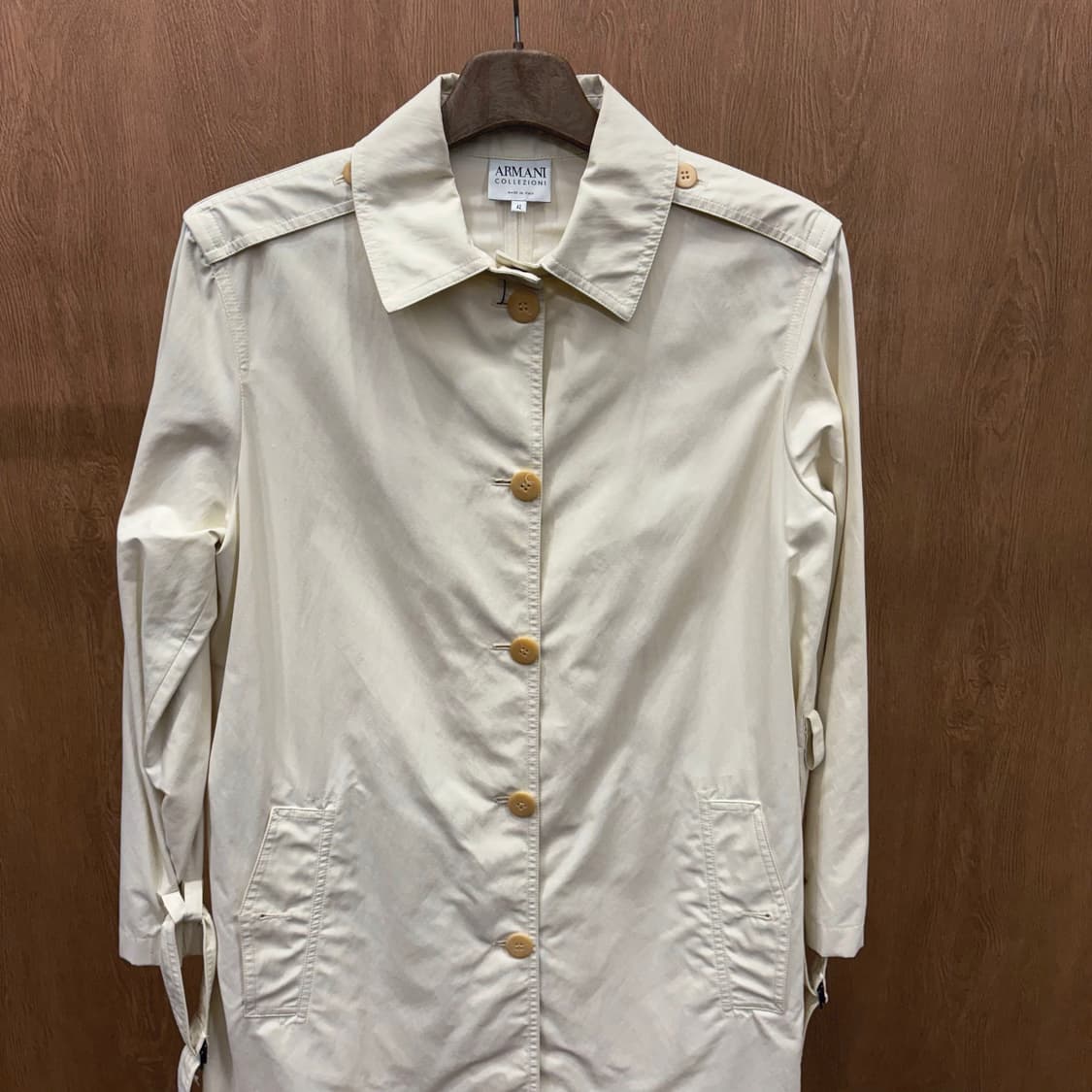 아르마니 꼴레지오니 트렌치 자켓 견장 스틸 스트랩 디테일 아이보리 상품이미지4