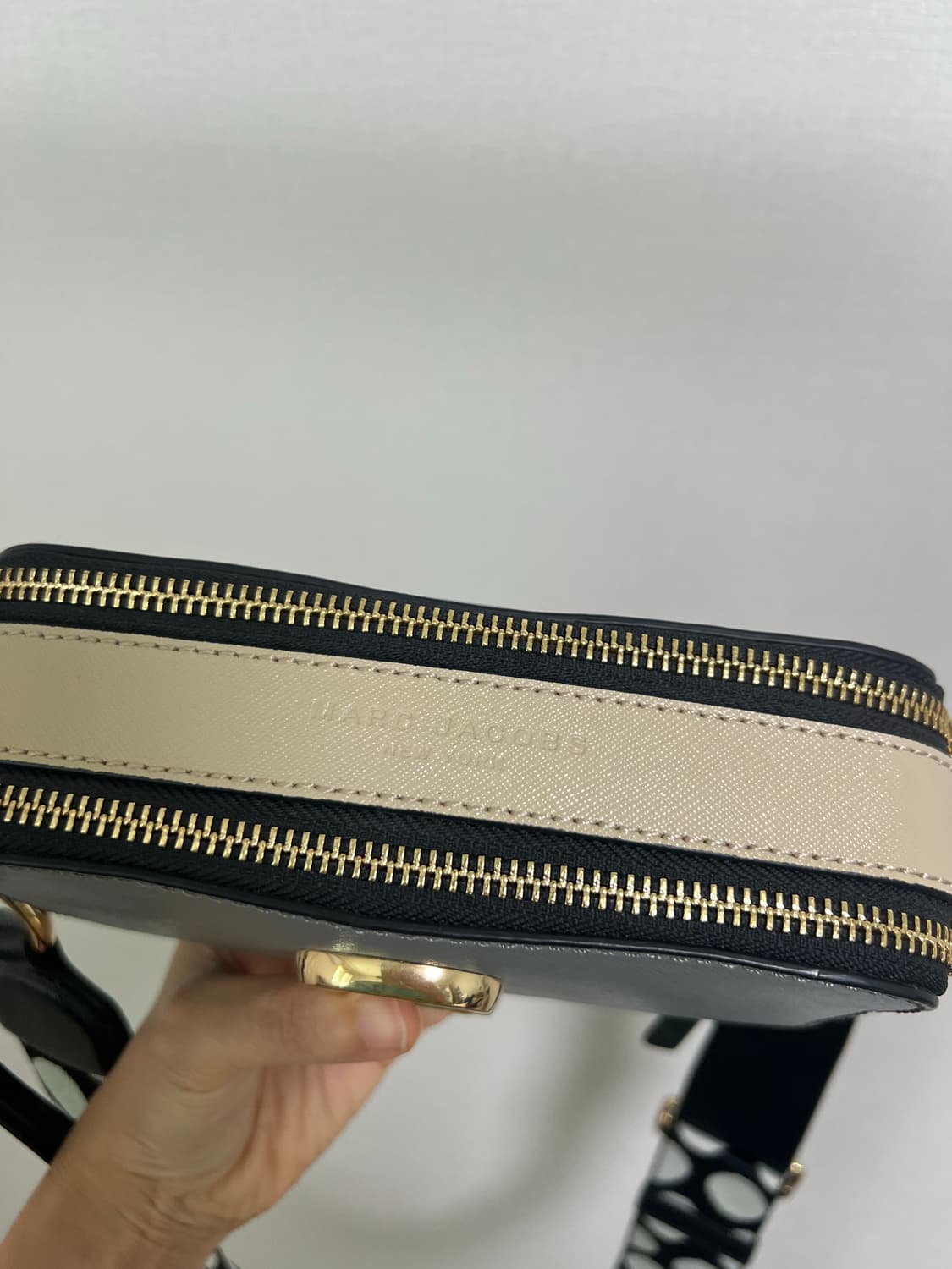 마크제이콥스 카메라가방 상품이미지4