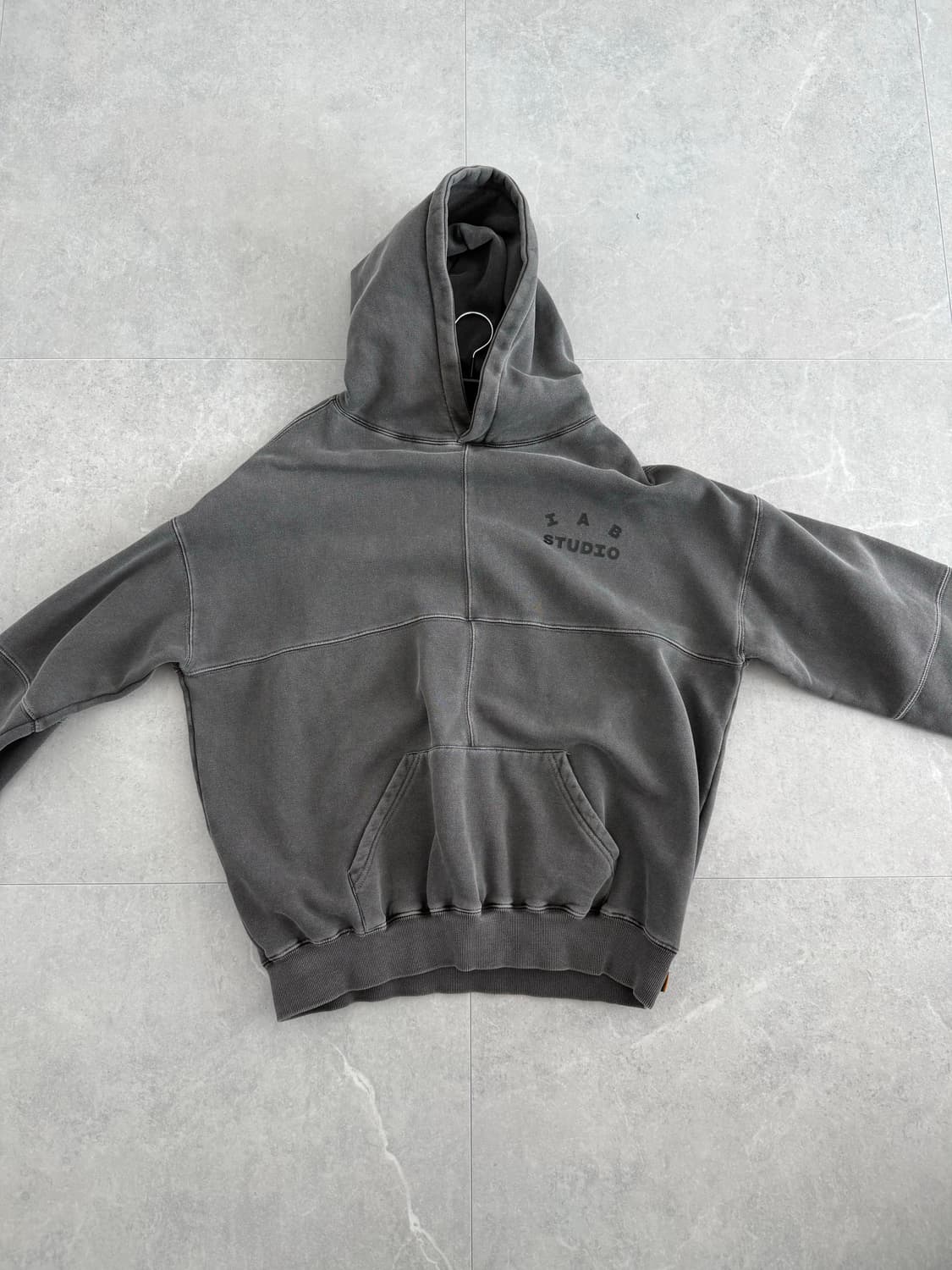 아이앱 스튜디오 블록 피그먼트 후드 블랙 상품이미지1