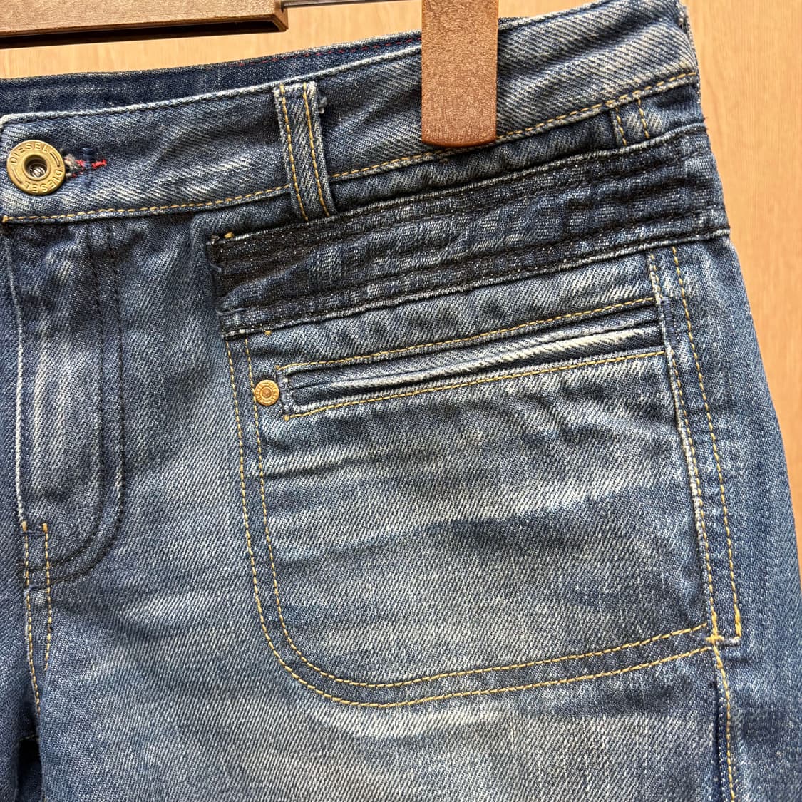 디젤 데님 숏 팬츠 워싱 사선 절개 라인 스티치 포켓 컷팅 디테일 중청 상품이미지6