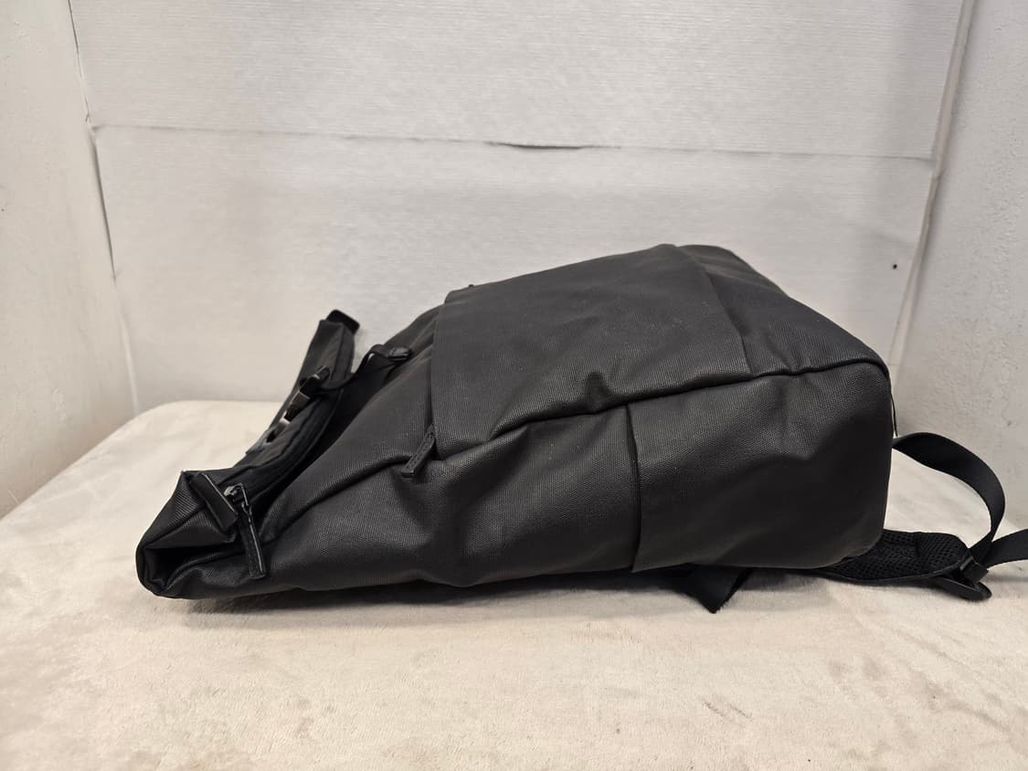 만다리나덕 블랙 롤탑 백팩 상품이미지4