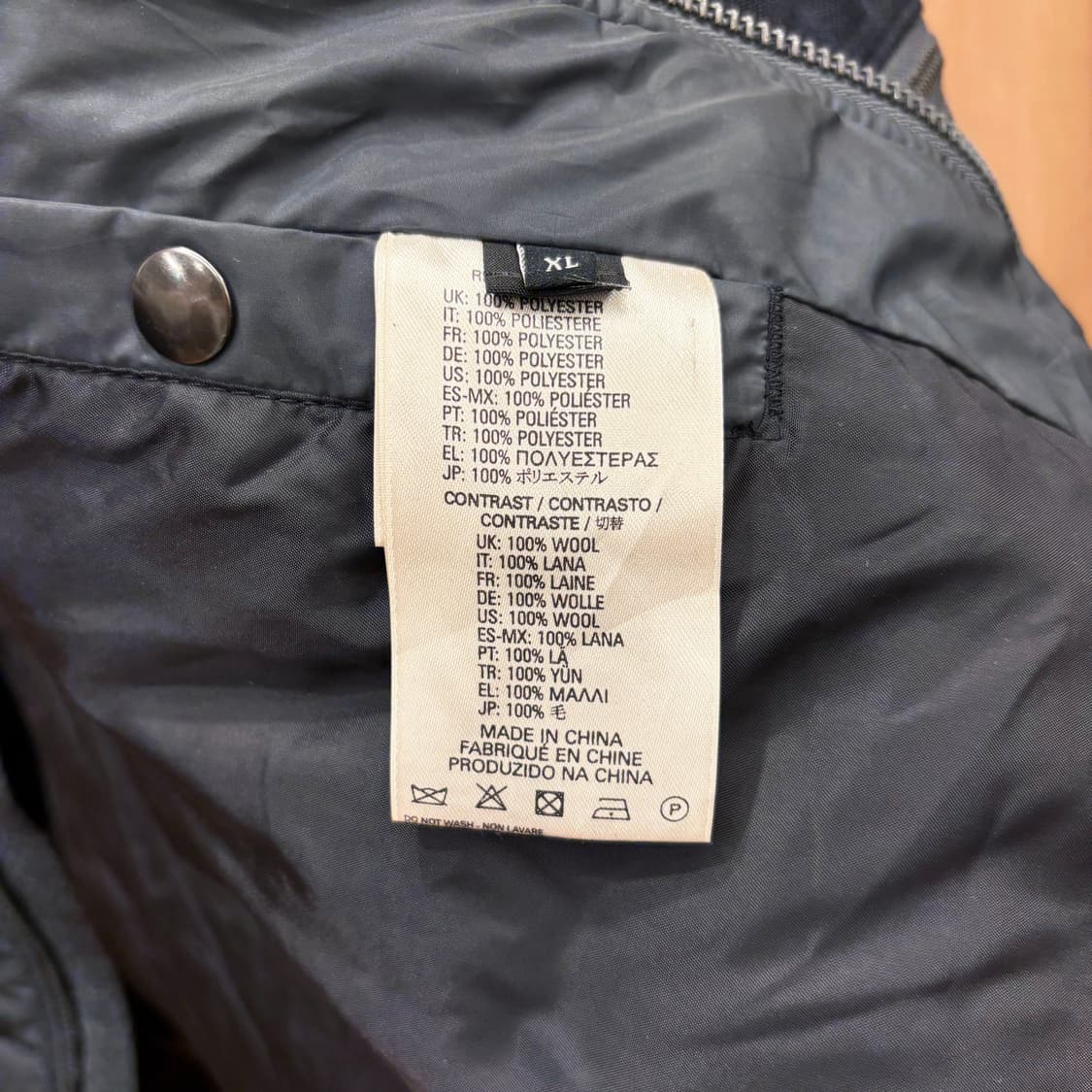 디젤 하이넥 패딩 점퍼 배색 울 퀄팅 숄더 로고 라운드 패치 디테일 블랙 상품이미지9