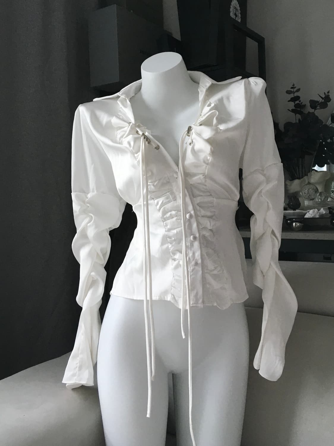 ༒ Back lace point shirring blouse 상품이미지1