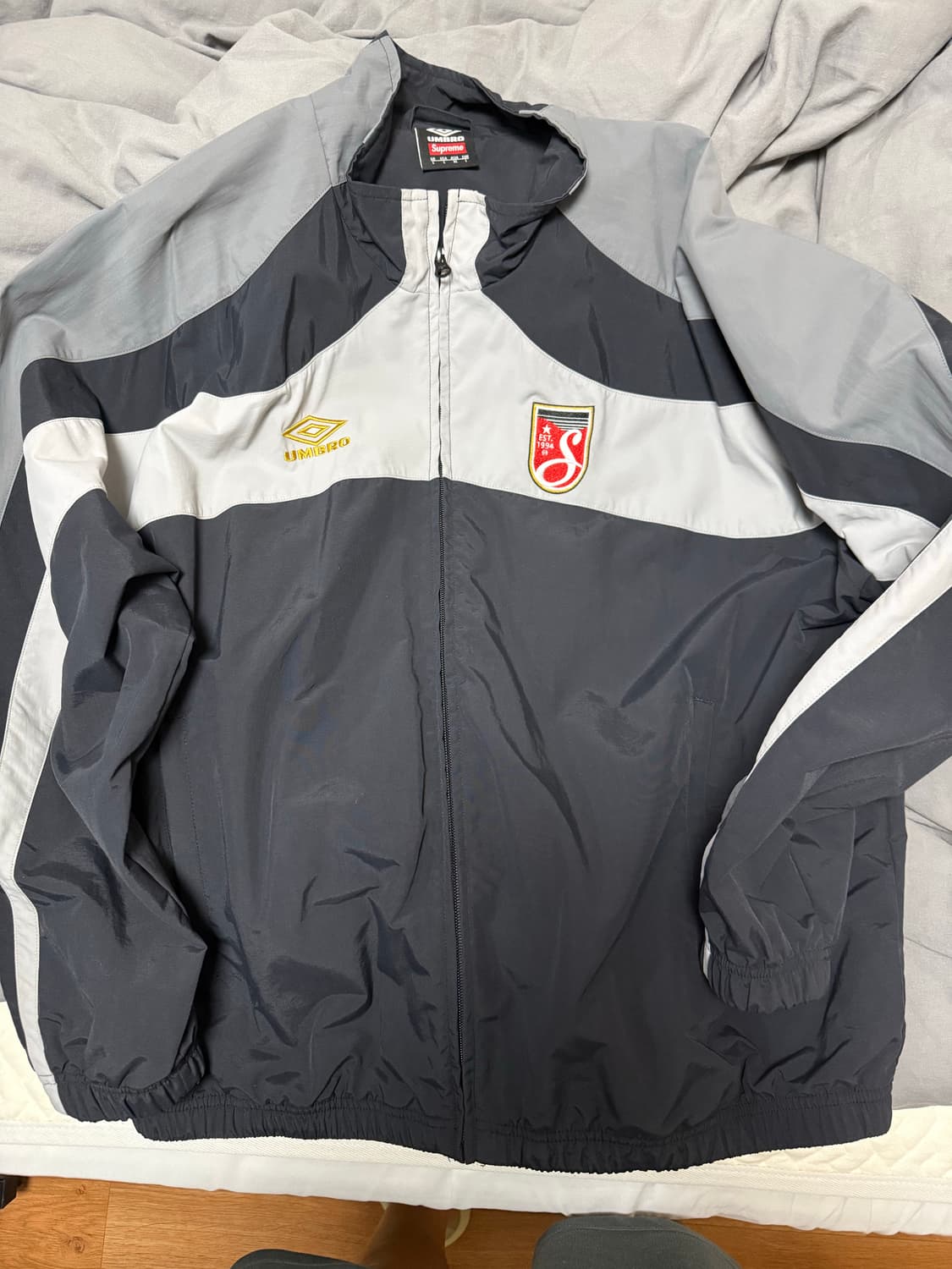 [L] 슈프림 x 엄브로 트랙자켓 블랙 상품이미지1