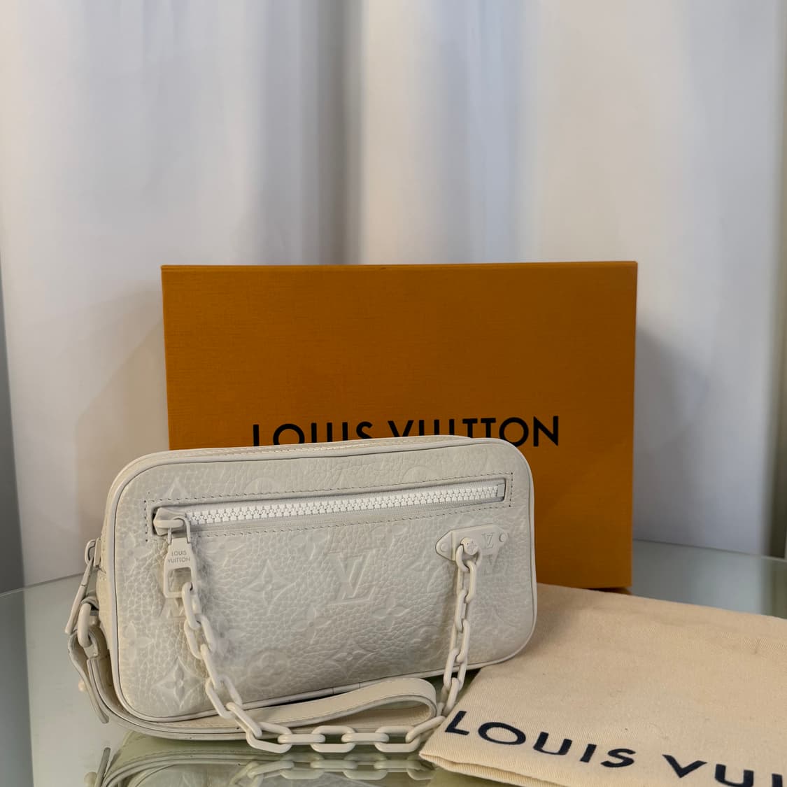 루이비통 버질아블로 토뤼옹 볼가 파우치 상품이미지2