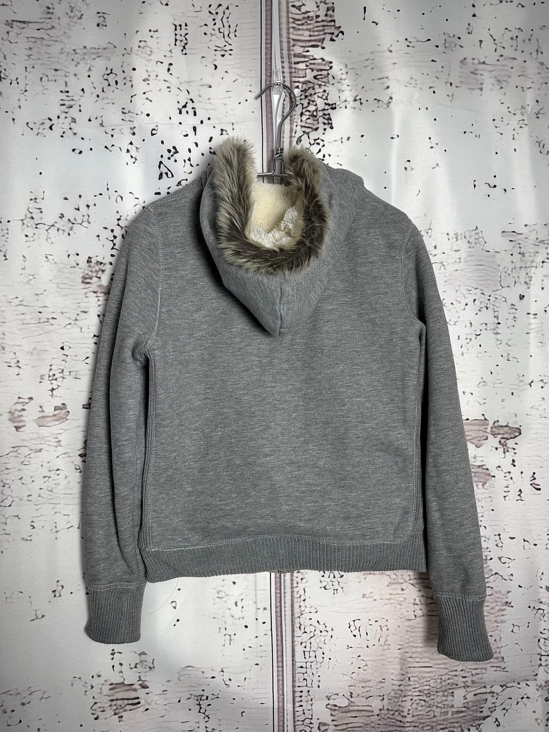 Gray Zip-Up Hoodie 상품이미지3