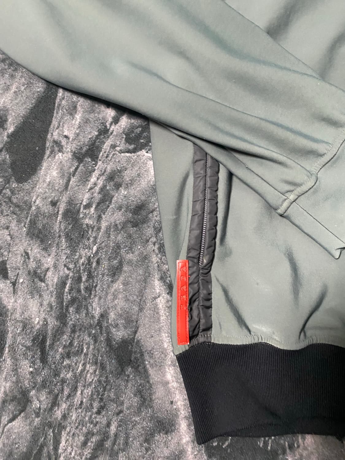 프라다 스포츠 집업 상품이미지2