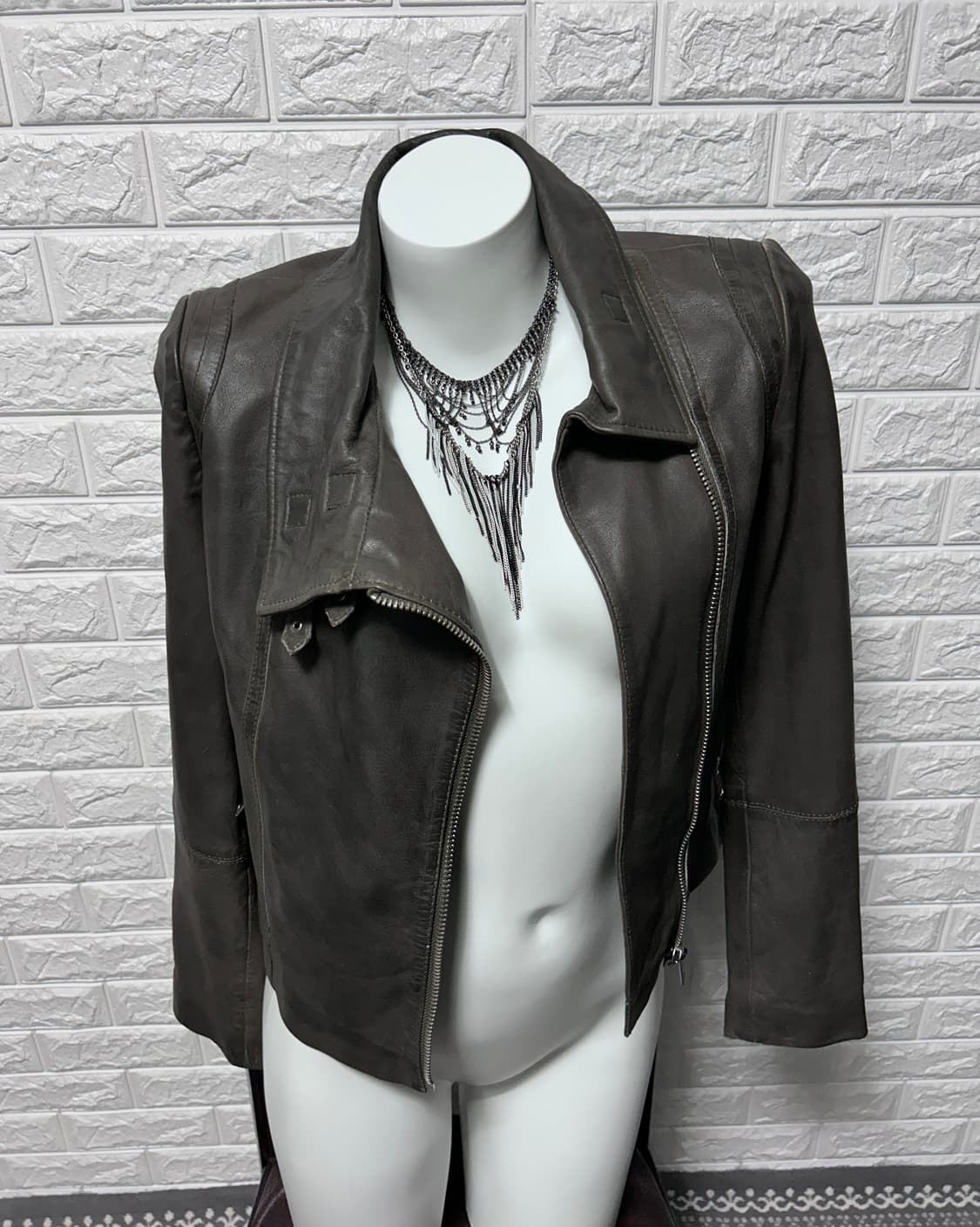 램스킨 비대칭 하이넥 버클 자켓 상품이미지5