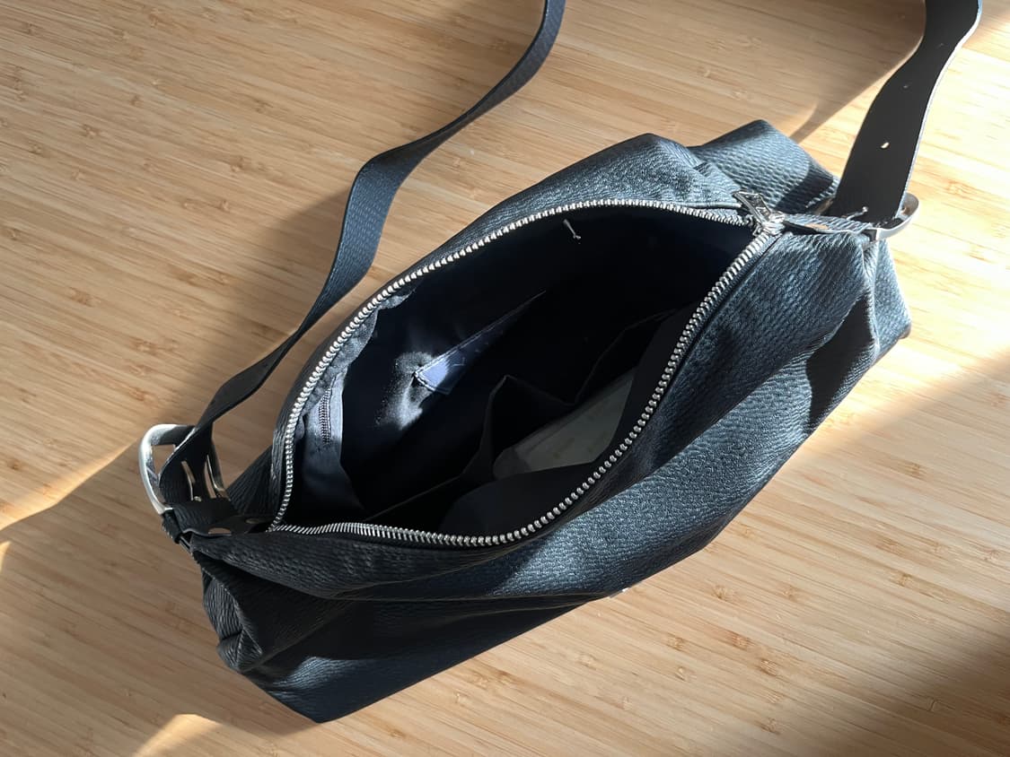 유제 YUJE gravel hobo bag 블랙 호보백 숄더백 상품이미지2