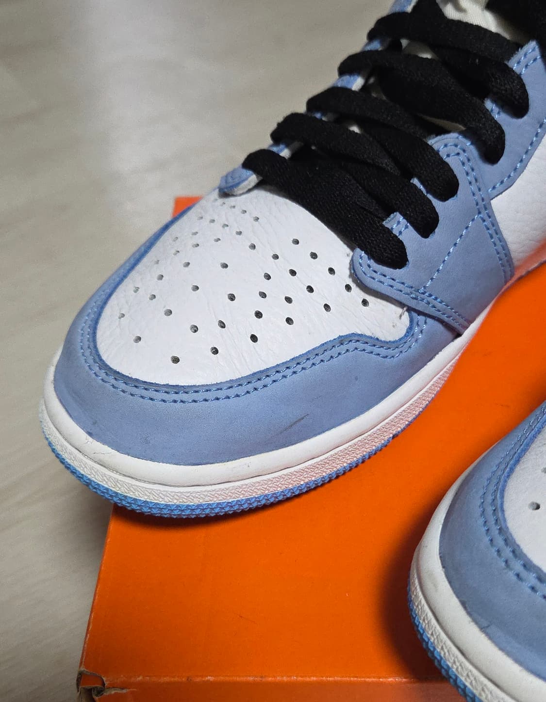 나이키 조던1 하이 레트로 유니버시티 블루 상품이미지9
