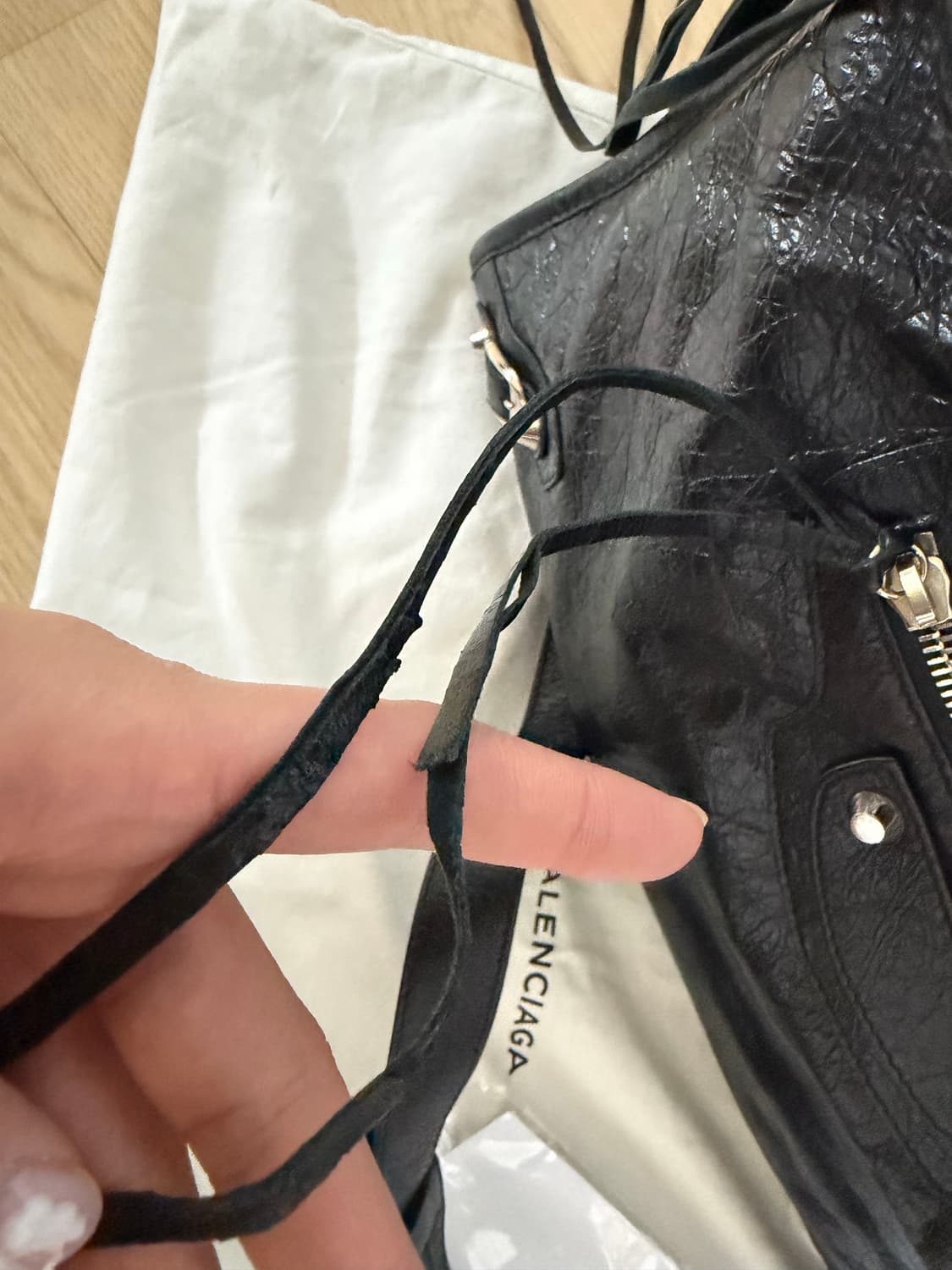 발렌시아가 시티 모터백 미디움  상품이미지4