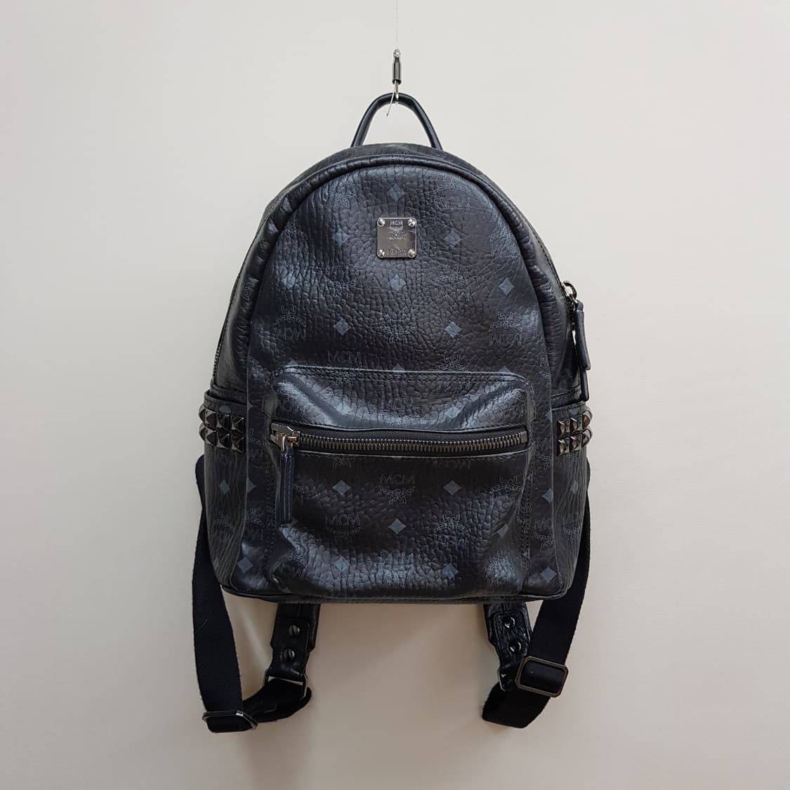 MCM 비세토스 미니 레더 스터드 백팩 상품이미지2