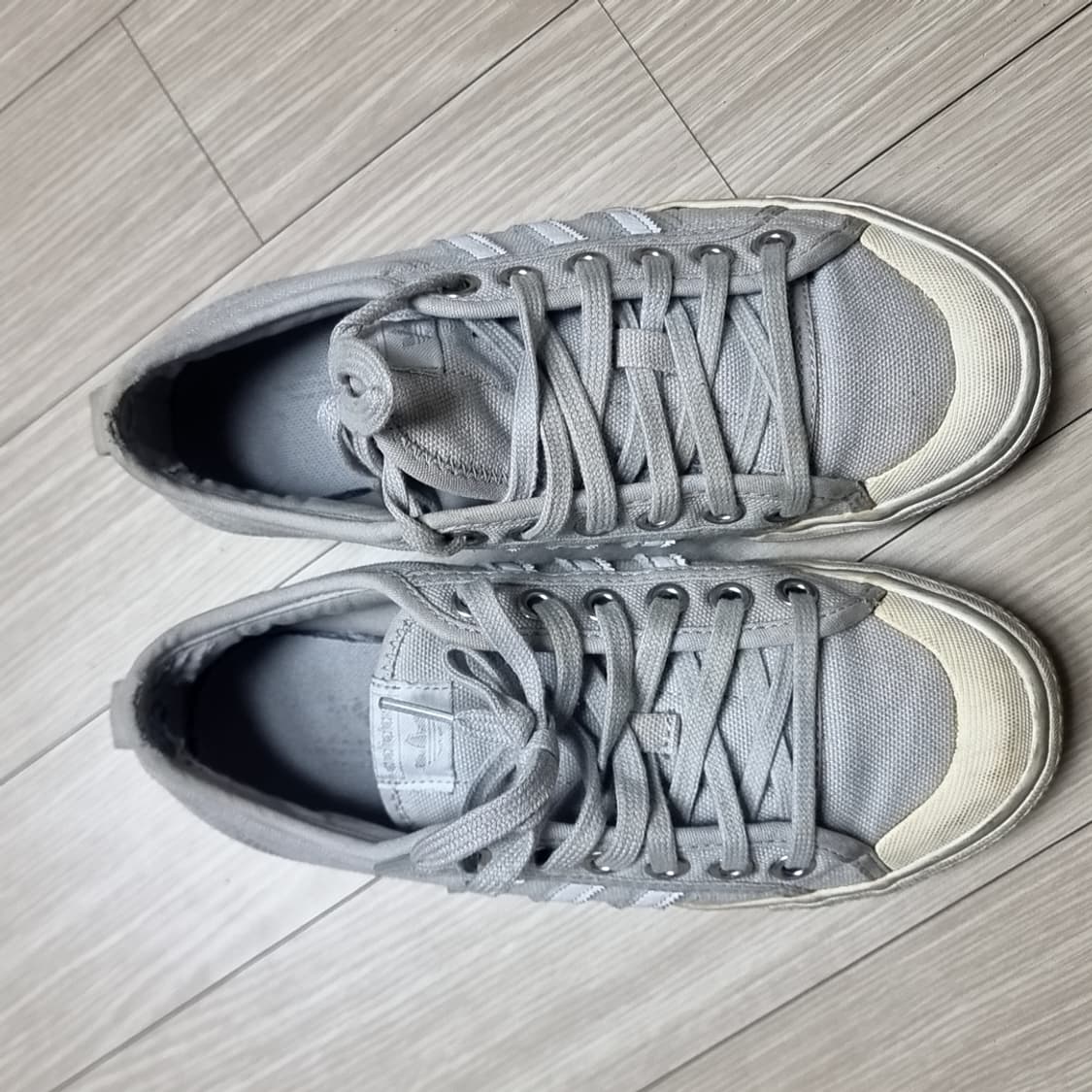 아디다스 회색 스니커즈(235) 상품이미지1