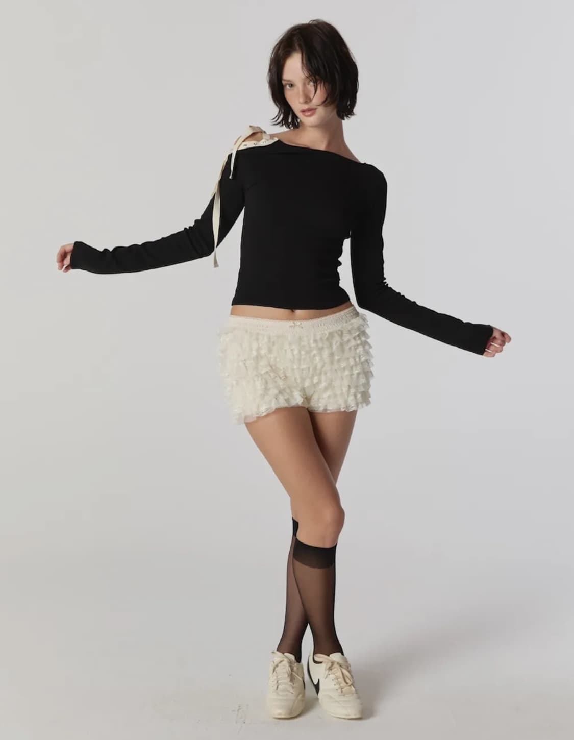 글로니  루이사 롱슬리브 LOUISA LONG SLEEVE (BLACK) 상품이미지1