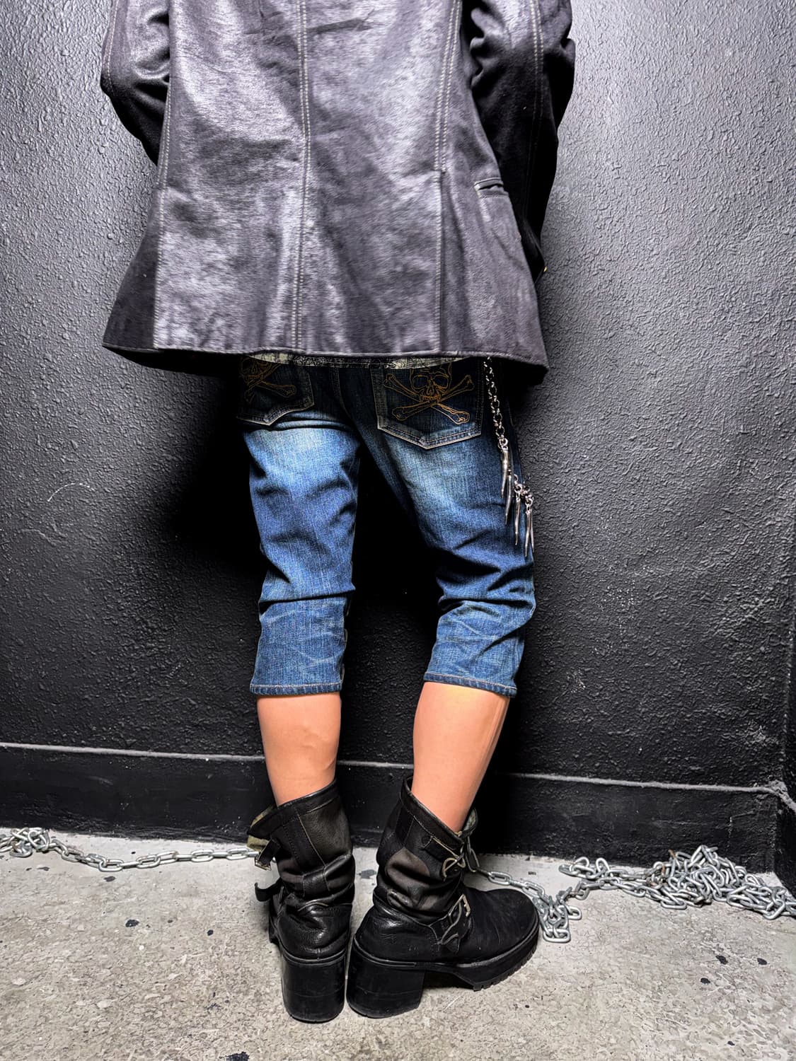 ROEN – Skull Leather Patch Denim shorts  상품이미지4