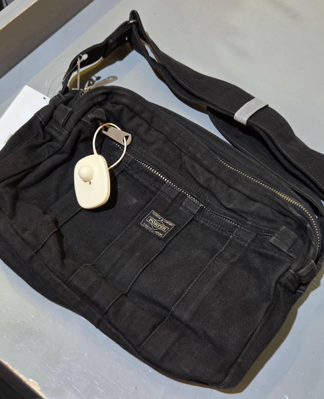 Yoshida porter 포터 흑청워싱 크로스백 상품이미지1