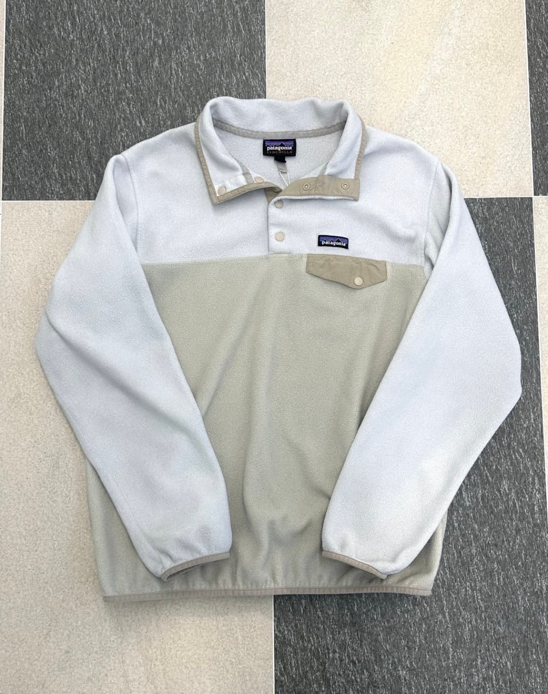 파타고니아 신칠라 그레이/베이지 스냅 플리스 상품이미지1