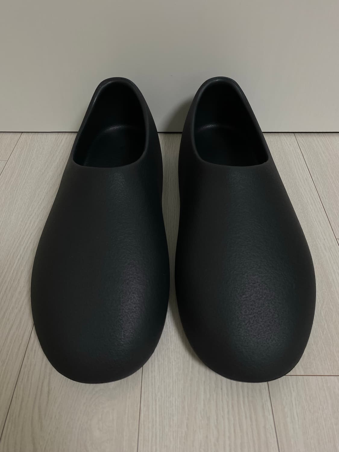 Yeezy SL-01 Black 상품이미지1