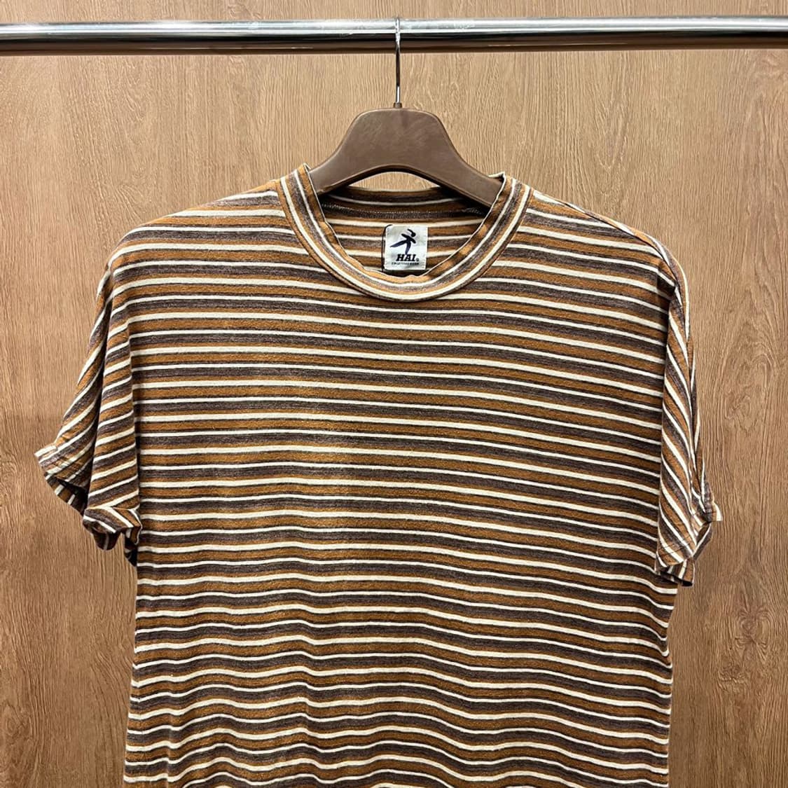 이세이미야케 반팔 티셔츠 스트라이프 패턴 디테일 루즈핏 브라운 상품이미지4