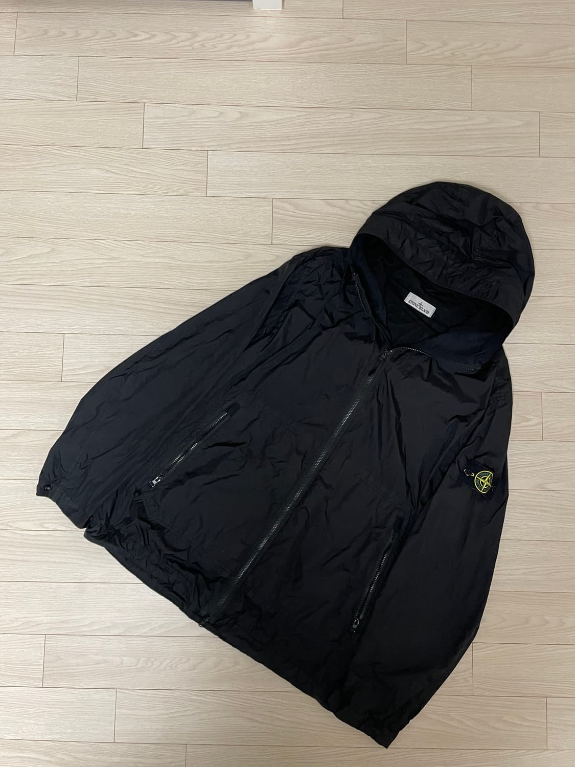[ xxl ] 23ss 스톤 아일랜드 크링클랩스 나일론 블랙 바람막이 상품이미지1