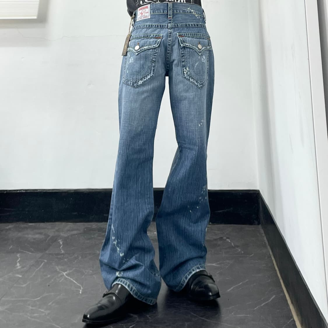 (새상품) 트루릴리전 페인팅 부츠컷 와이드 데님 팬츠 상품이미지1