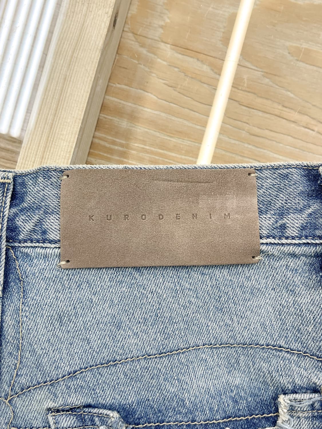 쿠로 백 스티치 데님 팬츠 상품이미지5