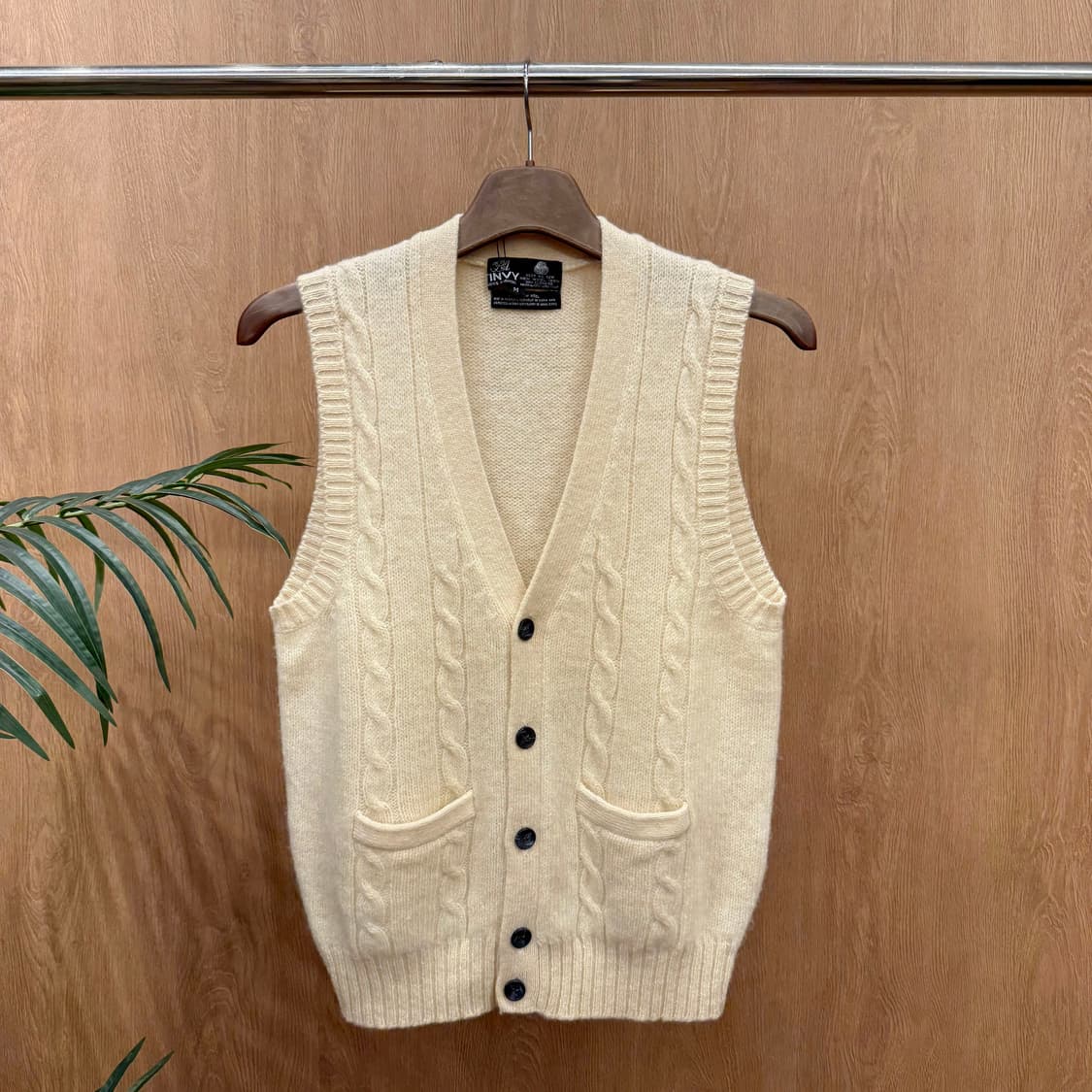 틴비 울 니트 베스트 케이블 짜임 버튼 포켓 브이넥 클래식 아이보리 상품이미지1