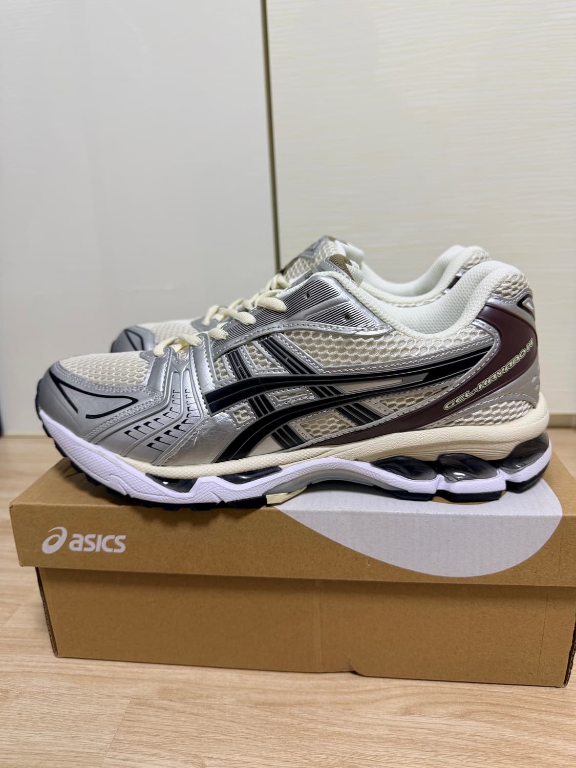 젤카야노14 크림블랙 285가 신어야함 상품이미지1