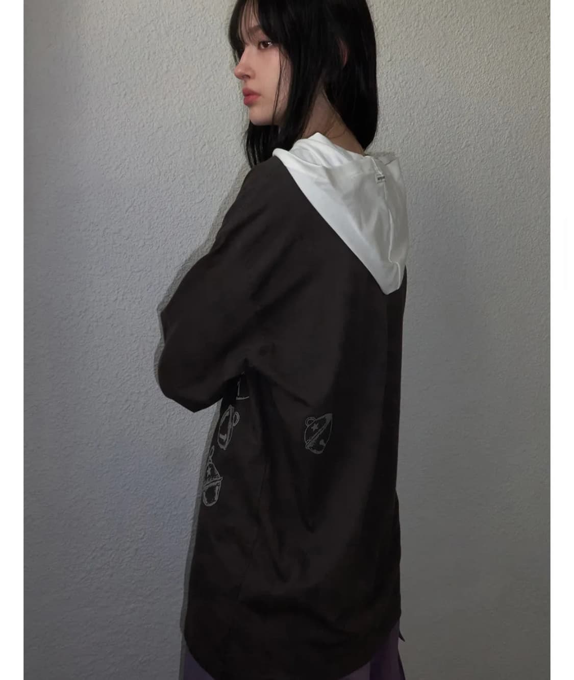 [새상품] rense 렌세 오버사이즈 벨 그래픽 티셔츠 챠콜 상품이미지7