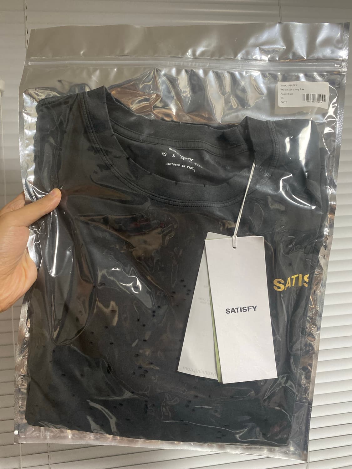 새티스파이 모스테크 롱 티셔츠 에이지드 블랙 더라커 상품이미지3