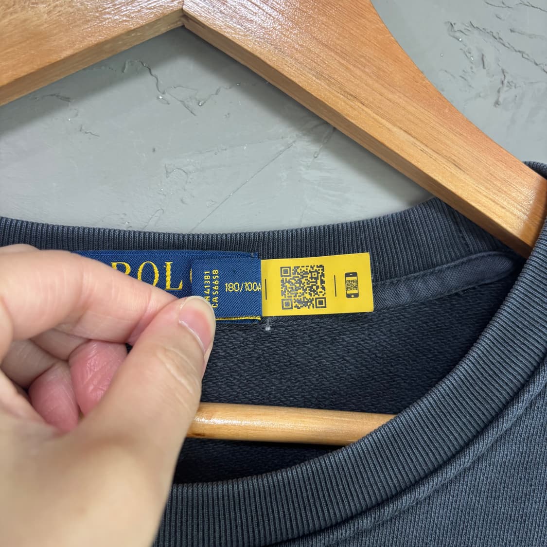 폴로 랄프로렌 워싱 맨투맨 페이디드 블랙 상품이미지5