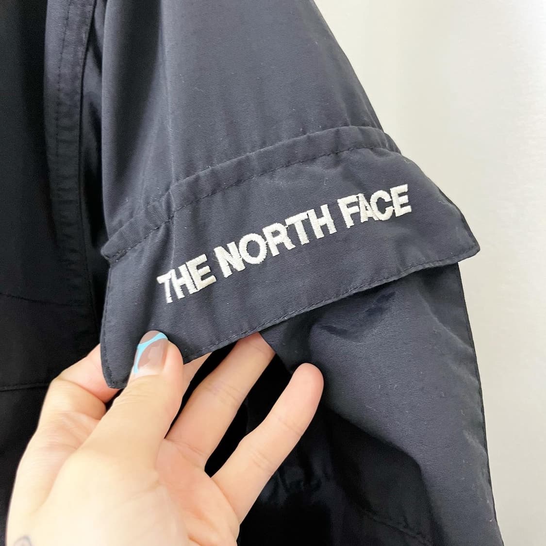 노스페이스 블랙 윈드브레이커 상품이미지5