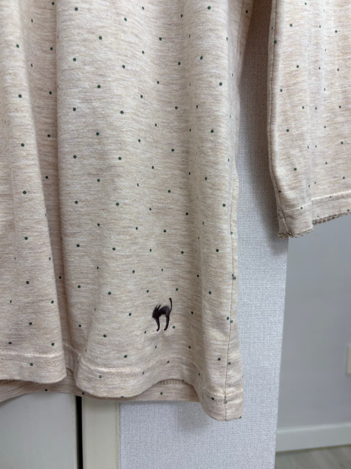 베이지 도트 긴소매 티셔츠 상품이미지4