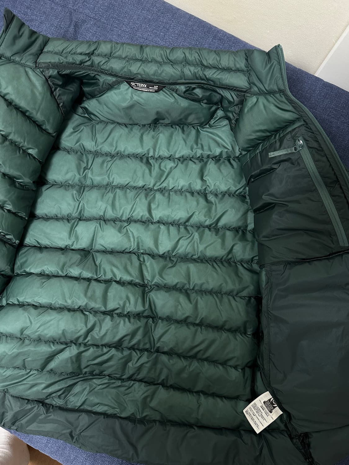 24시즌 아크테릭스 세륨 박스카 그린 M 2회착 최상급 상품이미지3